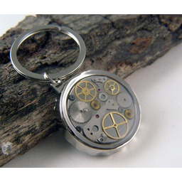 Pakamera Mechaniczny brelok z otwieraczem do butelek 009