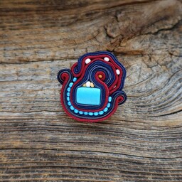 Pakamera Mała, elegancka broszka sutasz