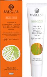 BasicLab Protecticus, tonująca ultralekka emulsja ochronna, SPF 50,