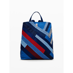 Plecak z naszywkami z dżinsu