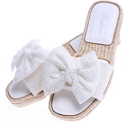 Białe klapki dla dziewczynki kokarda