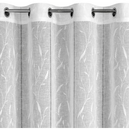 Firana biała z etaminy zdobiona ażurowymi paseczkami