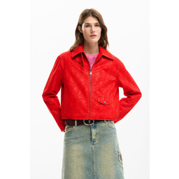 Czerwona kurtka ze skóry ekologicznej