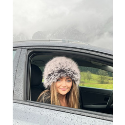 La Vitta Fredda  futrzana czapka toczek, która