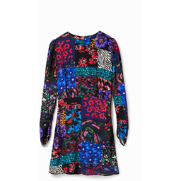 Krótka, patchworkowa sukienka z wycięciem