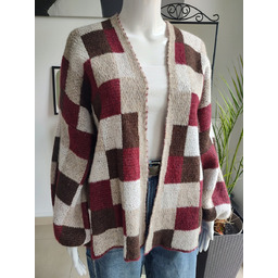 Krótki, lekki kardigan oversize w kratkę - brązowy