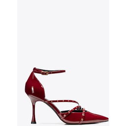 Szpilki damskie z lakierowanej ekoskóry z ćwiekami bordowe