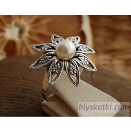 MADONA - srebrny pierścionek z perłami