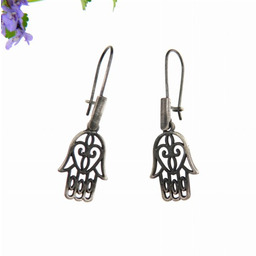 Ręka Fatimy - kolczyki srebrne grafitowe na biglach