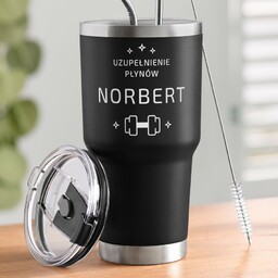 Czarny kubek termiczny z własnym grawerem dla sportowca