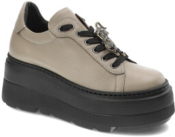 Karino Beżowe Sneakersy Modne Obuwie Damskie Z Broszką