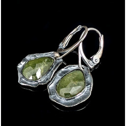 Pakamera Limonkowe szafiry na srebrnej tarczy