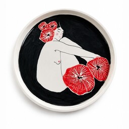 Pakamera Talerz ceramiczny Kobieta i czerwone kwiaty