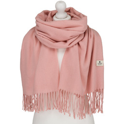 Duży szal damski w różowym kolorze, ozdobiony frędzlami