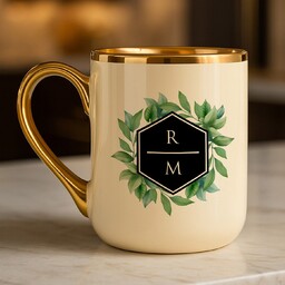 Kubek ceramiczny ze złotym rantem i uchem