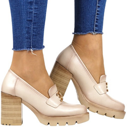 PÓŁBUTY MOKASYNY NA SŁUPKU Z OZDOBNĄ ZŁOTĄ KLAMRĄ