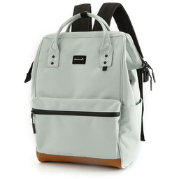 Miętowy, pojemny plecak damski zawieszony na regulowanych szelkach