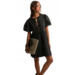 Nelly Czarna Sukienka z Bufkami i Rozkloszowanym Dołem