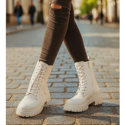 Beżowe botki trapery glany