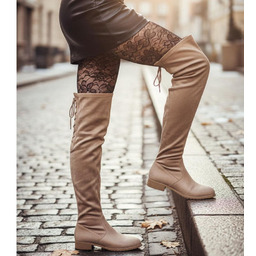 Beżowe kozaki muszkieterki na płaskim obcasie