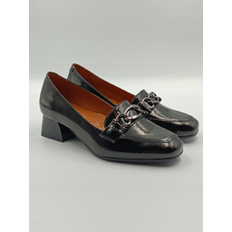 Eleganckie czarne lakierowane mokasyny na obcasie polska marka