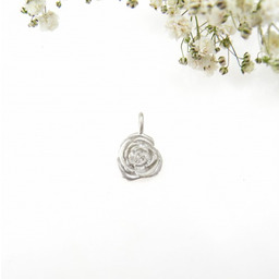 Wisiorek srebrny - Róża mała biała