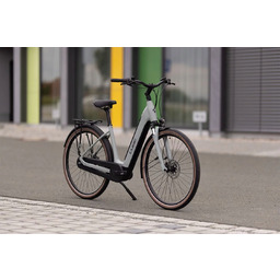 Rower Elektryczny Cube Supreme Hybrid One 500 21"