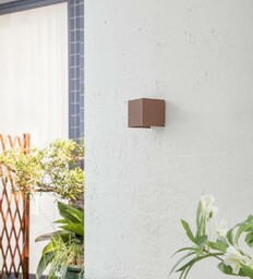 Lindby kinkiet zewnętrzny LED Nivar, 10 cm, rdzawy