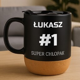 Kubek ceramiczny czarny z przykrywką na Dzień Chłopaka