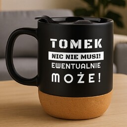 Kubek ceramiczny czarny z przykrywką dla emeryta magistra