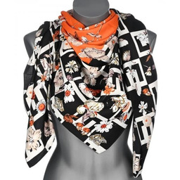 Chusta damska DUŻA 130x130 satynowa w KWIATY STOKROTKI