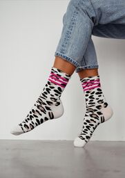 Skarpetki damskie w panterkę w sportowym stylu ecru