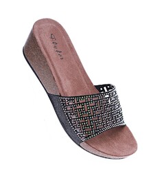 Czarne klapki damskie na koturnie