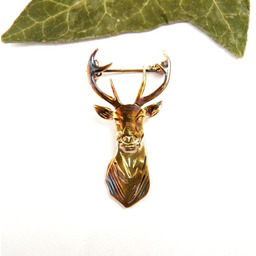 Broszka srebrna z jeleniem brązowa