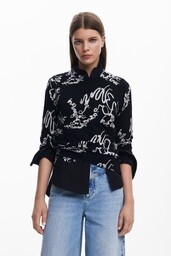 Cienki sweter z napisami