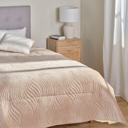 Jednokolorowa narzuta na łóżko z wytłoczonym wzorem Kaylin