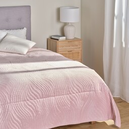 Jednokolorowa narzuta na łóżko z wytłoczonym wzorem Kaylin