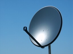 Antena satelitarna Famaval 90 LH, stal, grafitowa