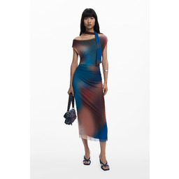 Drapowana sukienka z nieregularnym dekoltem