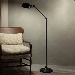 Markslöjd Lampa stojąca Portland, regulowana, czarna
