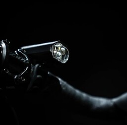 Lezyne Lampka przednia KTV Pro Drive+ 300 Lumenów,