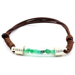 Kamienie i minerały. Bransoletka z surowego szmaragdu. Kolor