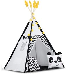Namiot tipi dla dzieci z girlandą i światełkami,
