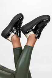 Czarne sneakersy skórzane lakierowane damskie creepersy sznurowane PRODUKT
