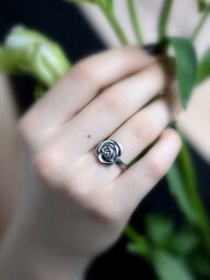 Pierścionek srebrny - Czarna róża mała