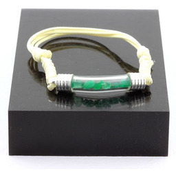 Kamienie i minerały. Bransoletka z surowego szmaragdu. Kolor