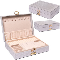 Srebrna szkatułka na biżuterię zamykana kluczykiem i zatrzaskiem