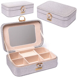 Pojemna, elegancka szkatułka w srebrnym kolorze zamykana kluczykiem