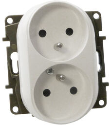 Gniazdo podwójne bez ramki z uziemieniem NILOE Legrand