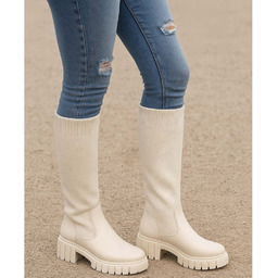 Beżowe kozaki damskie na platformie